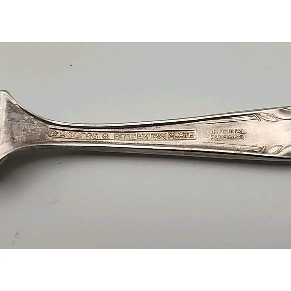 Vtg WM Rogers & Sons ROYAL MANOR Extra Silverplate Flat Handle Butter Knife